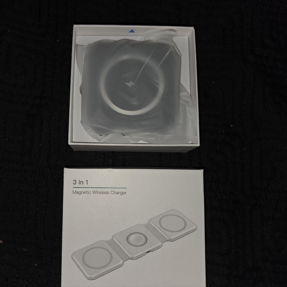 3 in 1 Magnetic Wireless Charger - Black - Picture 3 of 4